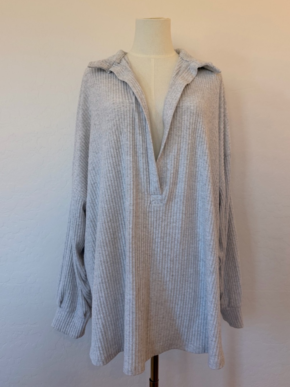 Joah Brown OVERSIZED PULLOVER WITH A PLUNGING COLLARED NECKLINE - Picture 3 of 10